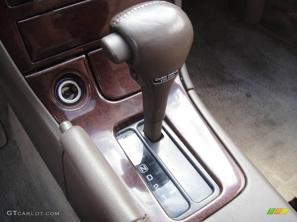 1995 Maxima SE - Arctic White Pearl / Beige photo #13