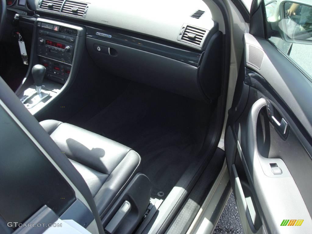 2004 A4 1.8T quattro Sedan - Champagne Metallic / Ebony photo #18