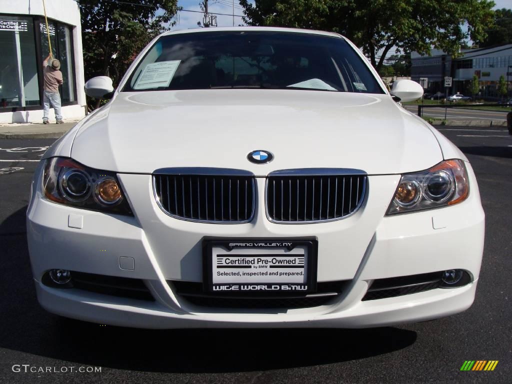 2006 3 Series 330i Sedan - Alpine White / Black photo #2