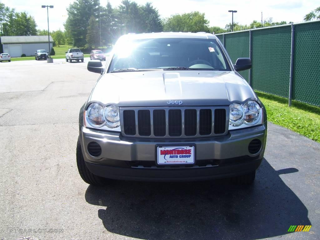 2007 Grand Cherokee Laredo 4x4 - Mineral Gray Metallic / Medium Slate Gray photo #2
