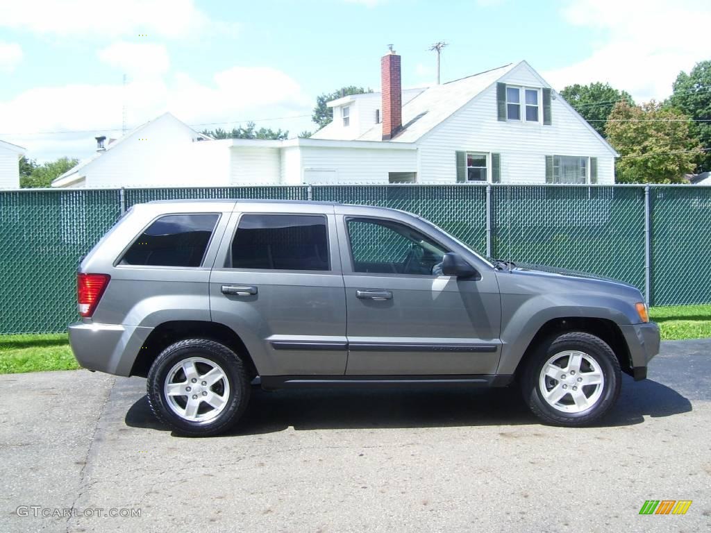 2007 Grand Cherokee Laredo 4x4 - Mineral Gray Metallic / Medium Slate Gray photo #3