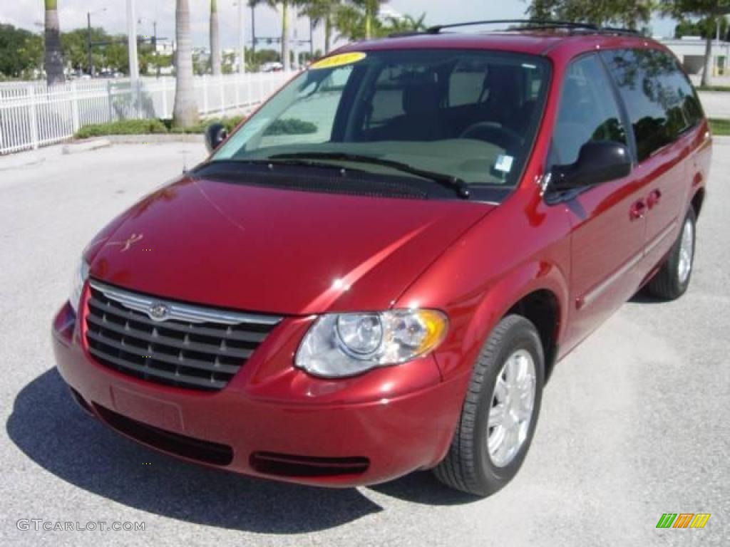 2007 Town & Country Touring - Inferno Red Crystal Pearl / Medium Slate Gray photo #2