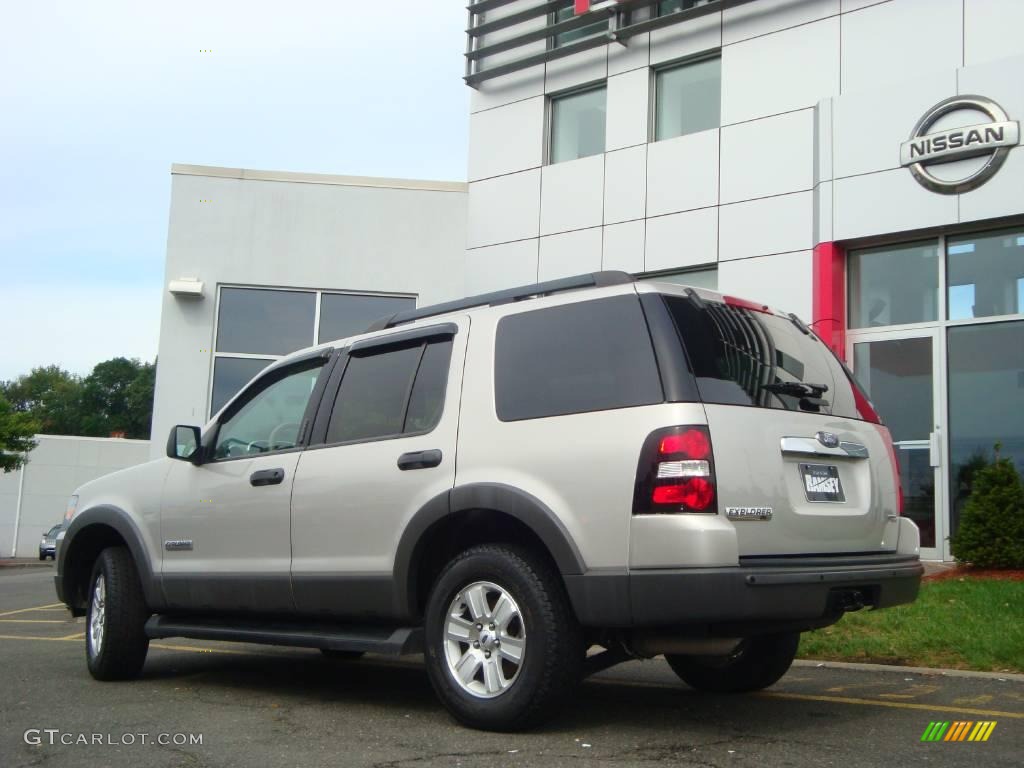 2006 Explorer XLT 4x4 - Silver Birch Metallic / Camel photo #6