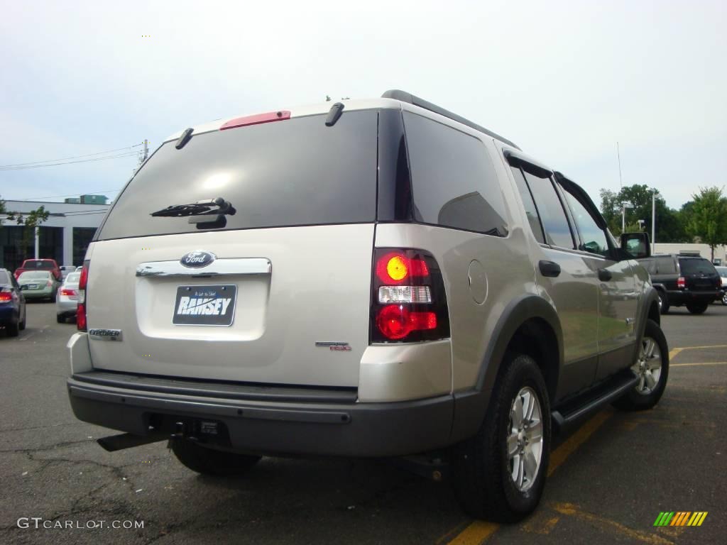 2006 Explorer XLT 4x4 - Silver Birch Metallic / Camel photo #10