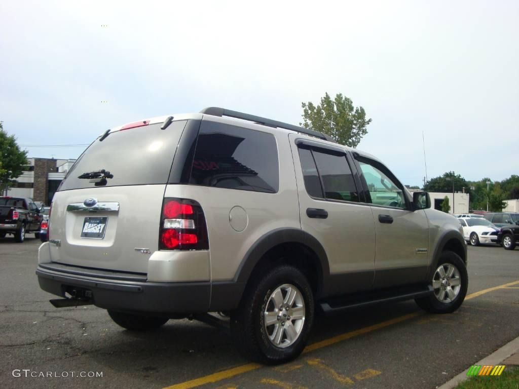 2006 Explorer XLT 4x4 - Silver Birch Metallic / Camel photo #11