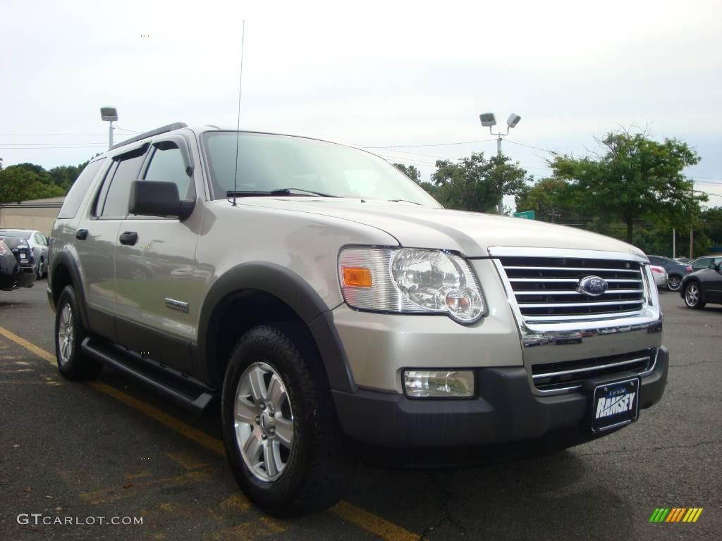 2006 Explorer XLT 4x4 - Silver Birch Metallic / Camel photo #14