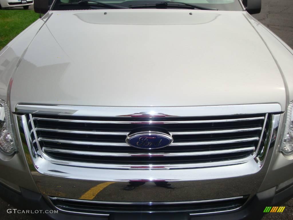 2006 Explorer XLT 4x4 - Silver Birch Metallic / Camel photo #15