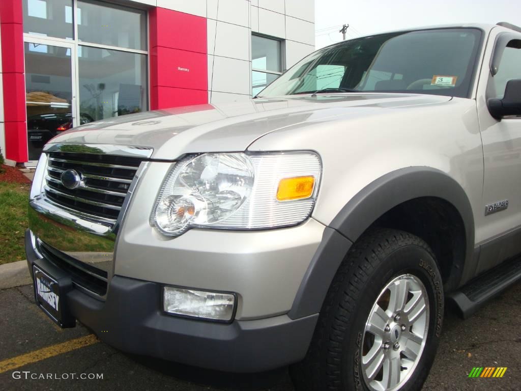 2006 Explorer XLT 4x4 - Silver Birch Metallic / Camel photo #16