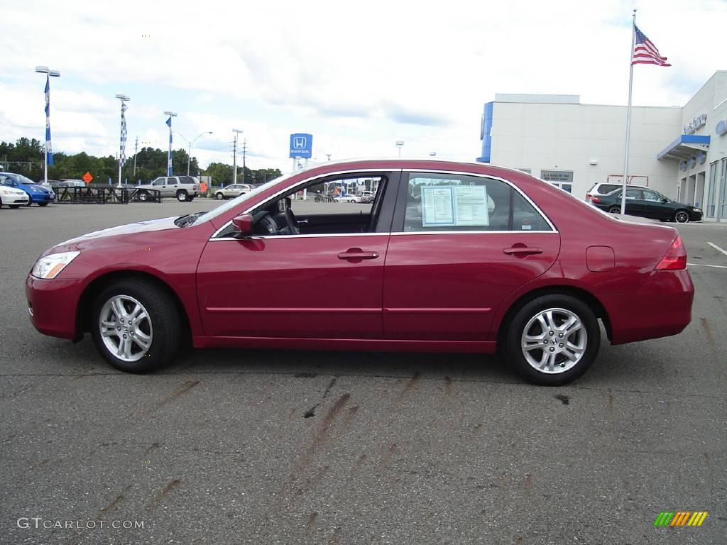 2007 Accord SE Sedan - Moroccan Red Pearl / Gray photo #2