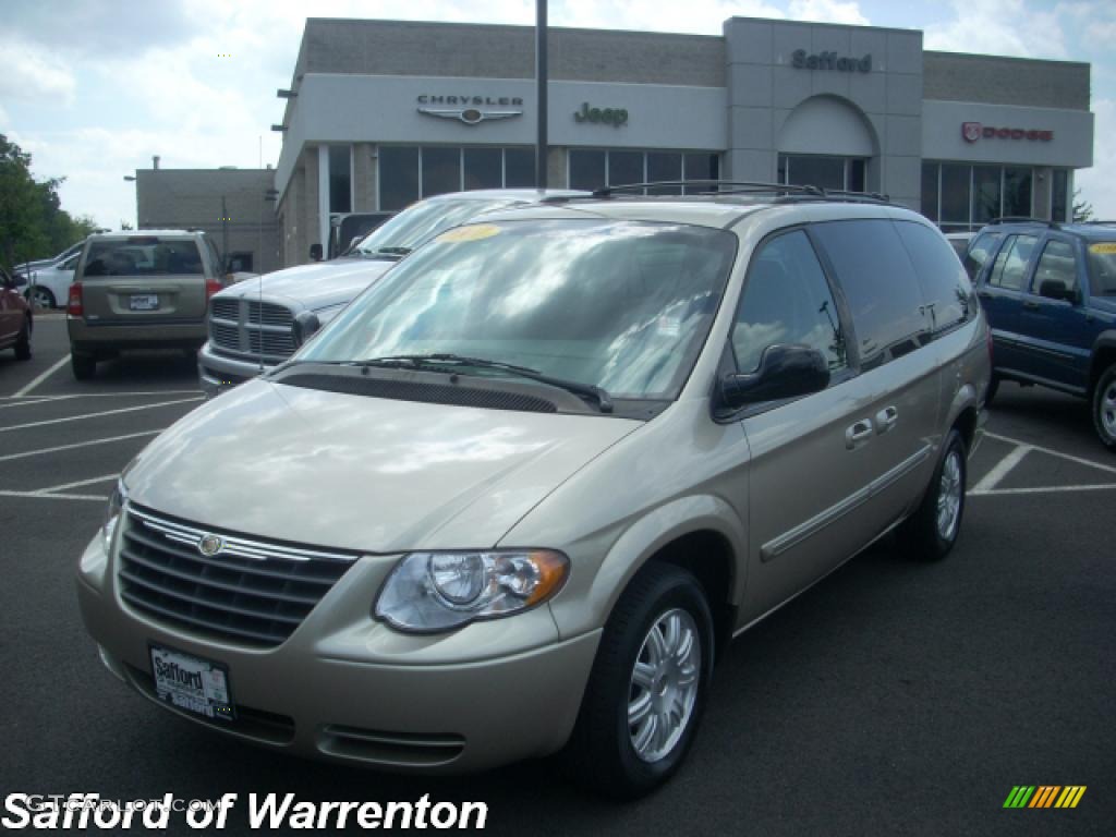 2007 Town & Country Touring - Linen Gold Metallic / Dark Khaki/Light Graystone photo #1