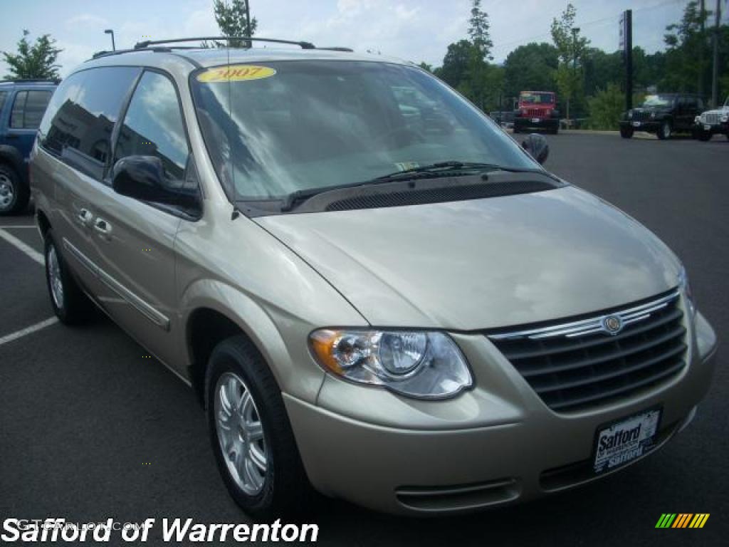 2007 Town & Country Touring - Linen Gold Metallic / Dark Khaki/Light Graystone photo #2