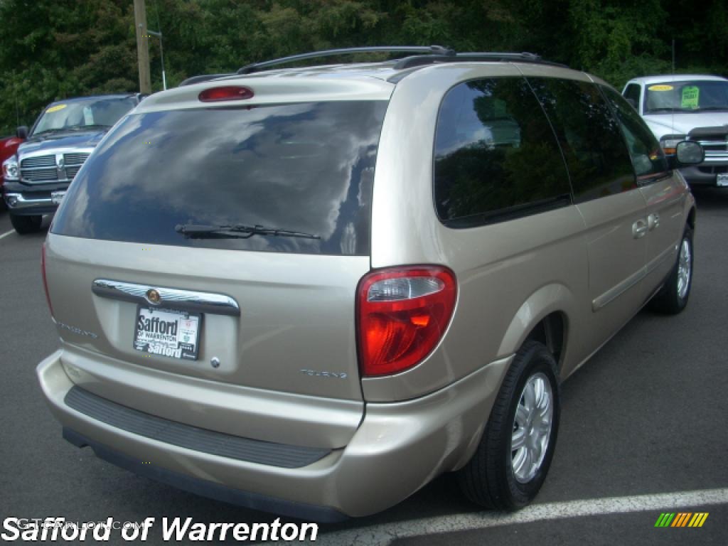 2007 Town & Country Touring - Linen Gold Metallic / Dark Khaki/Light Graystone photo #3
