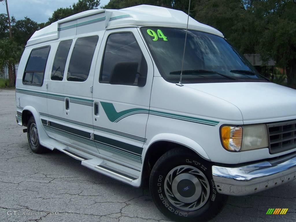 1994 Econoline E150 Passenger Van - White / Blue photo #3