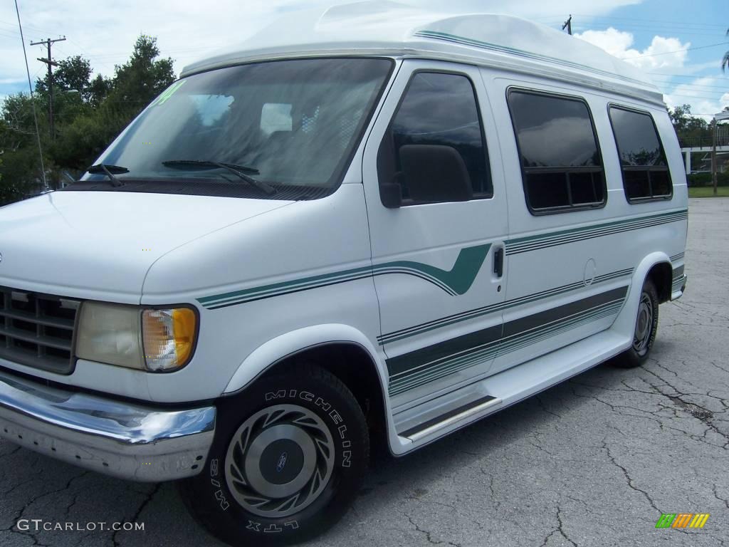 1994 Econoline E150 Passenger Van - White / Blue photo #4