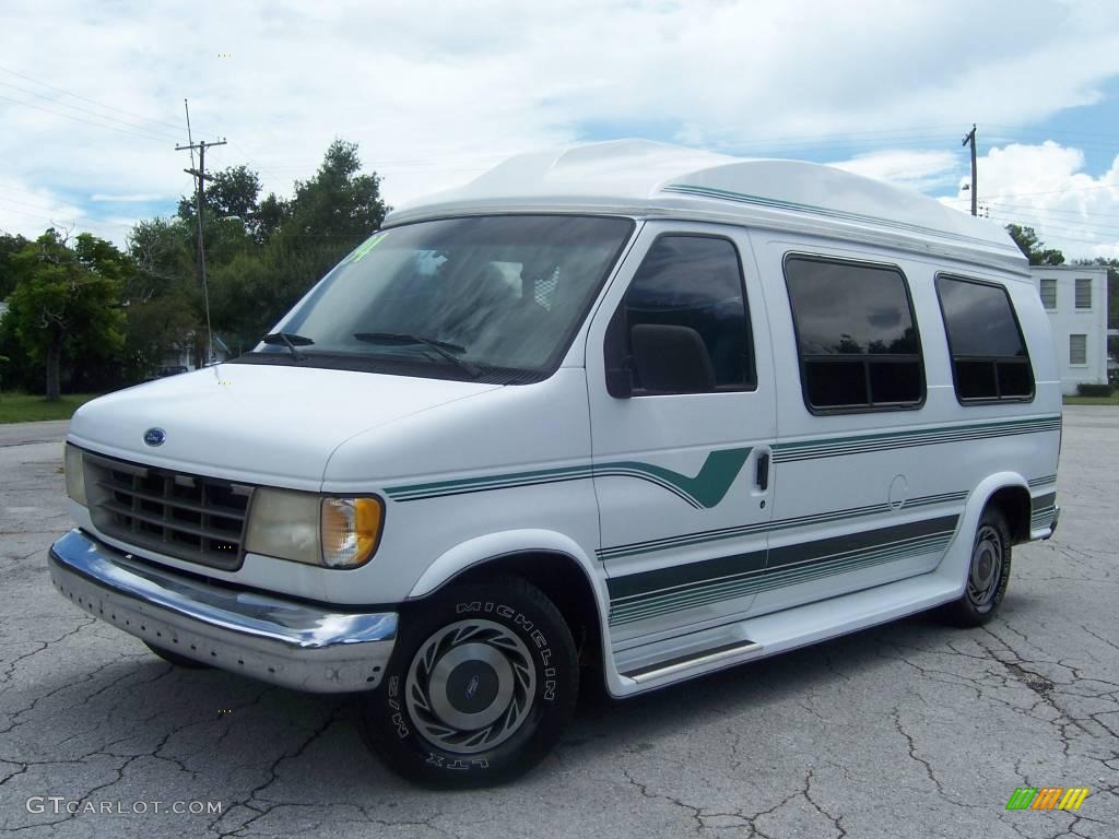 1994 Econoline E150 Passenger Van - White / Blue photo #6