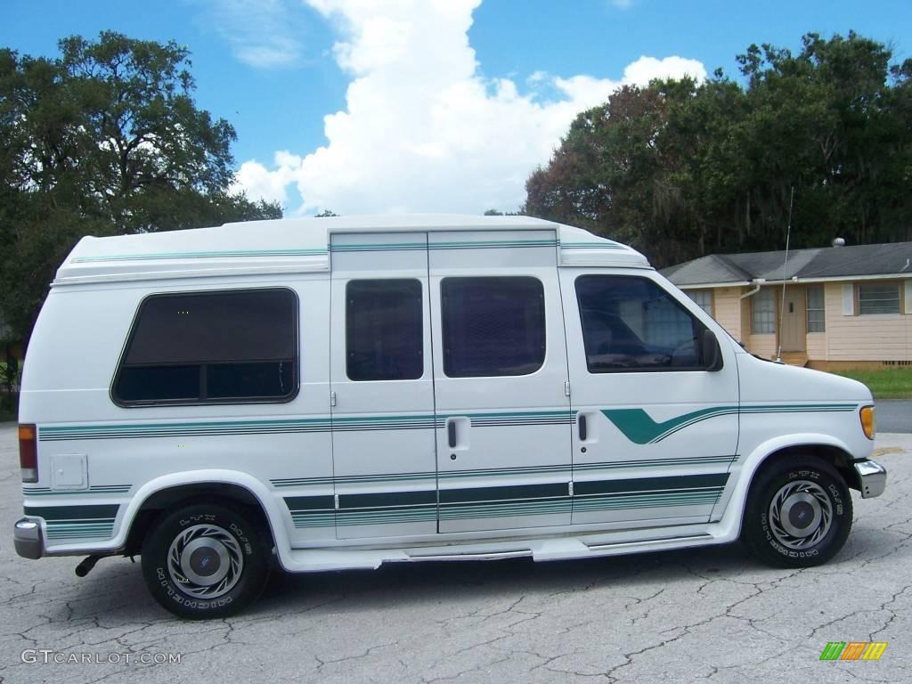 1994 Econoline E150 Passenger Van - White / Blue photo #8