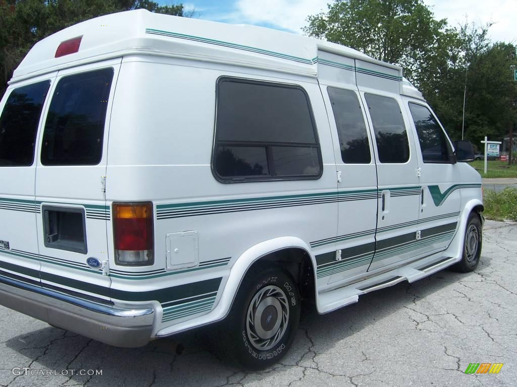 1994 Econoline E150 Passenger Van - White / Blue photo #10