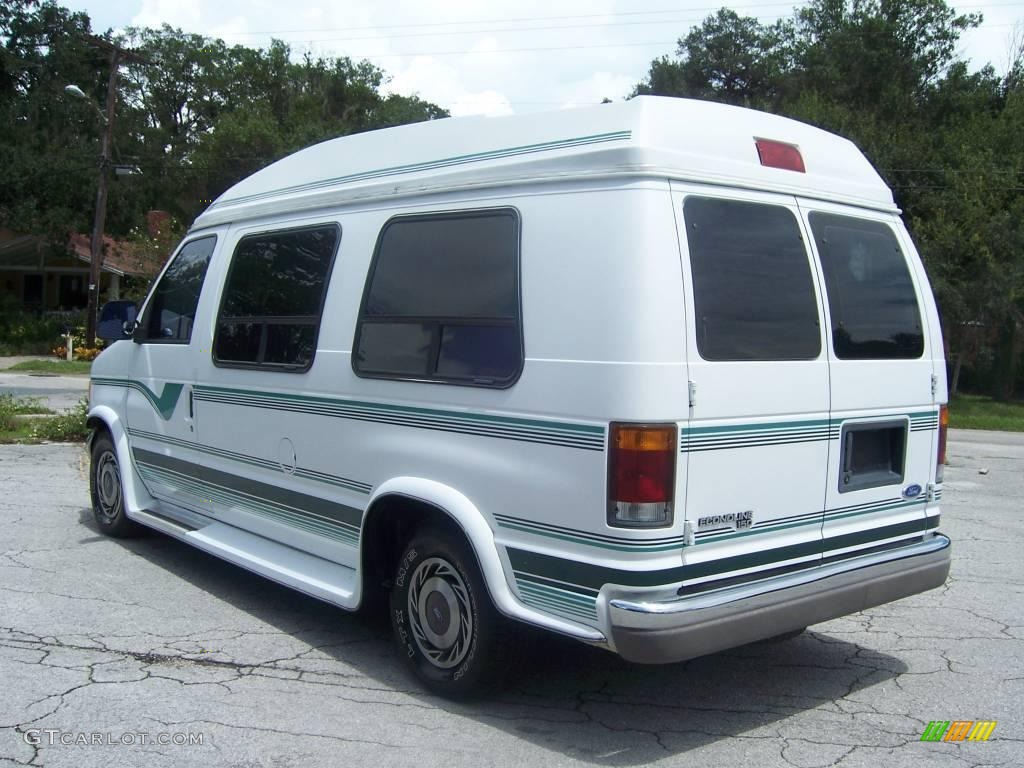 1994 Econoline E150 Passenger Van - White / Blue photo #11