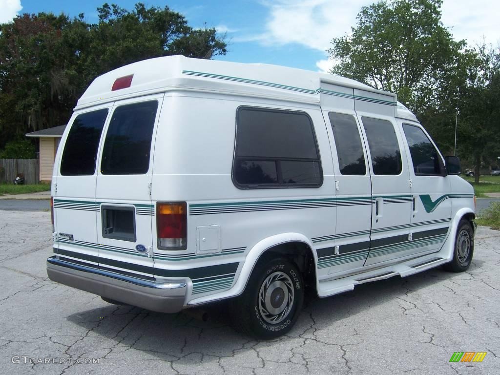 1994 Econoline E150 Passenger Van - White / Blue photo #12
