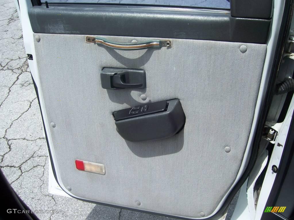 1994 Econoline E150 Passenger Van - White / Blue photo #18