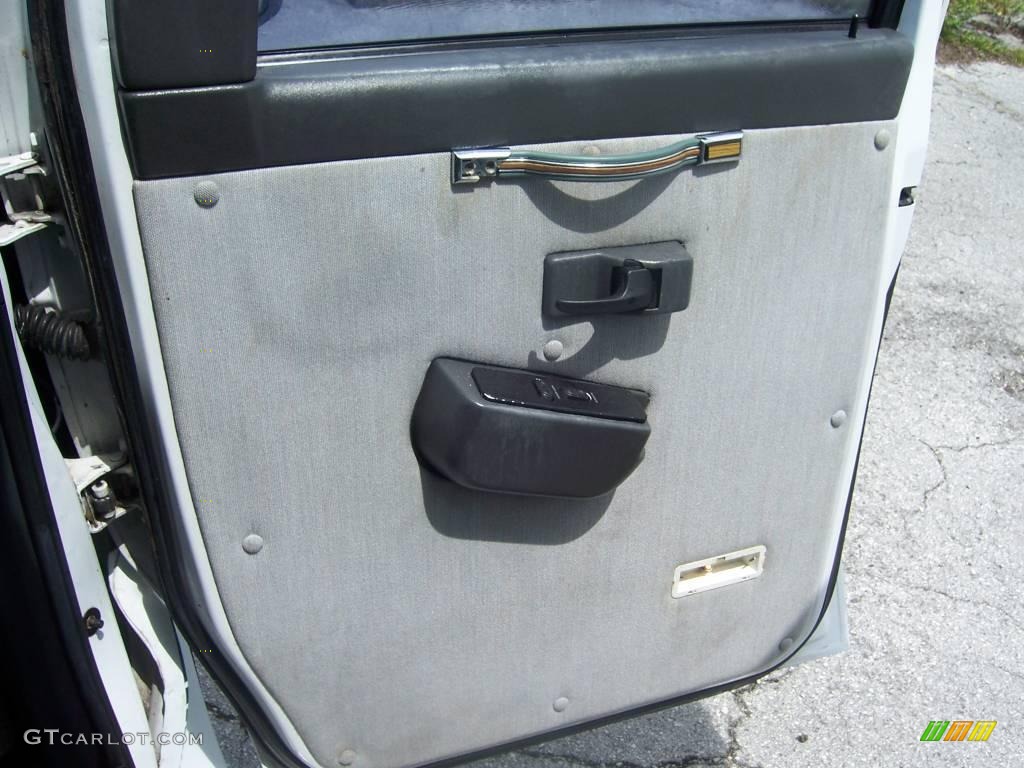 1994 Econoline E150 Passenger Van - White / Blue photo #19