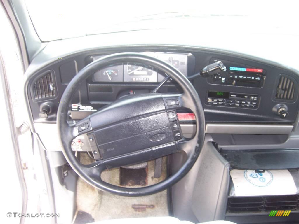 1994 Econoline E150 Passenger Van - White / Blue photo #23