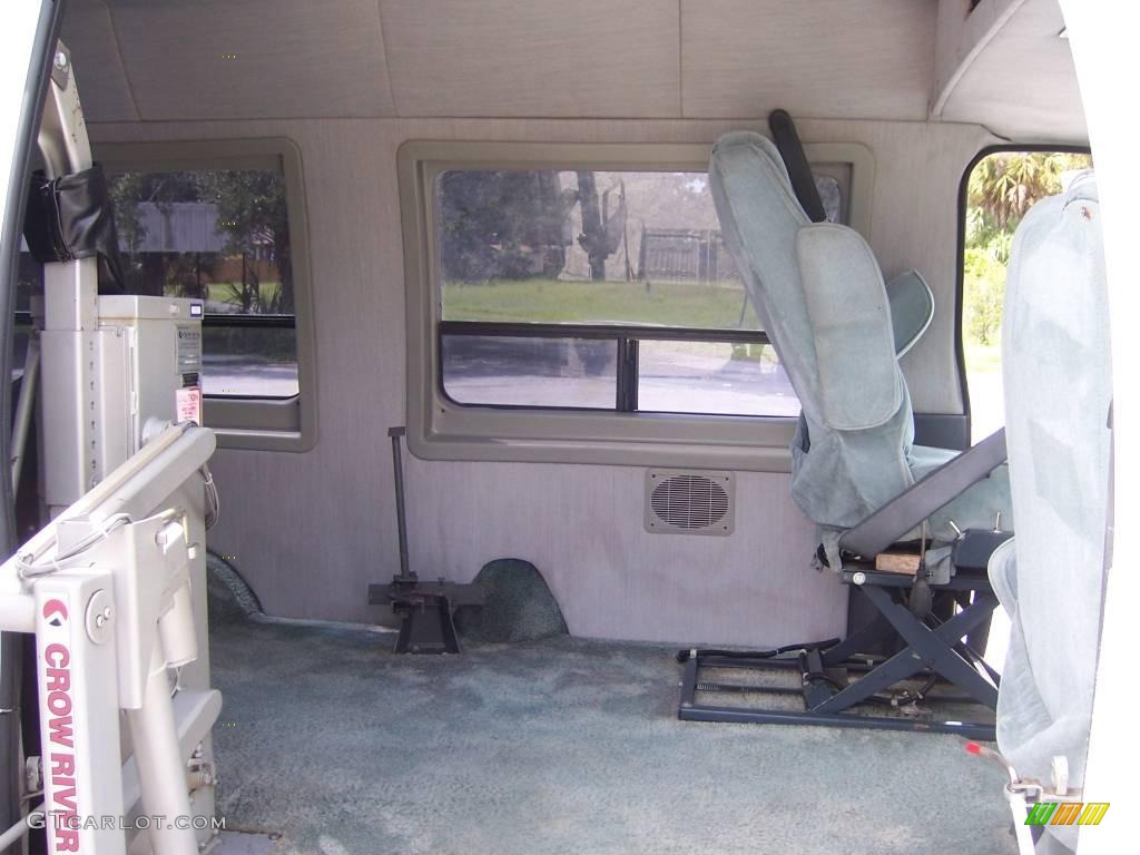 1994 Econoline E150 Passenger Van - White / Blue photo #27