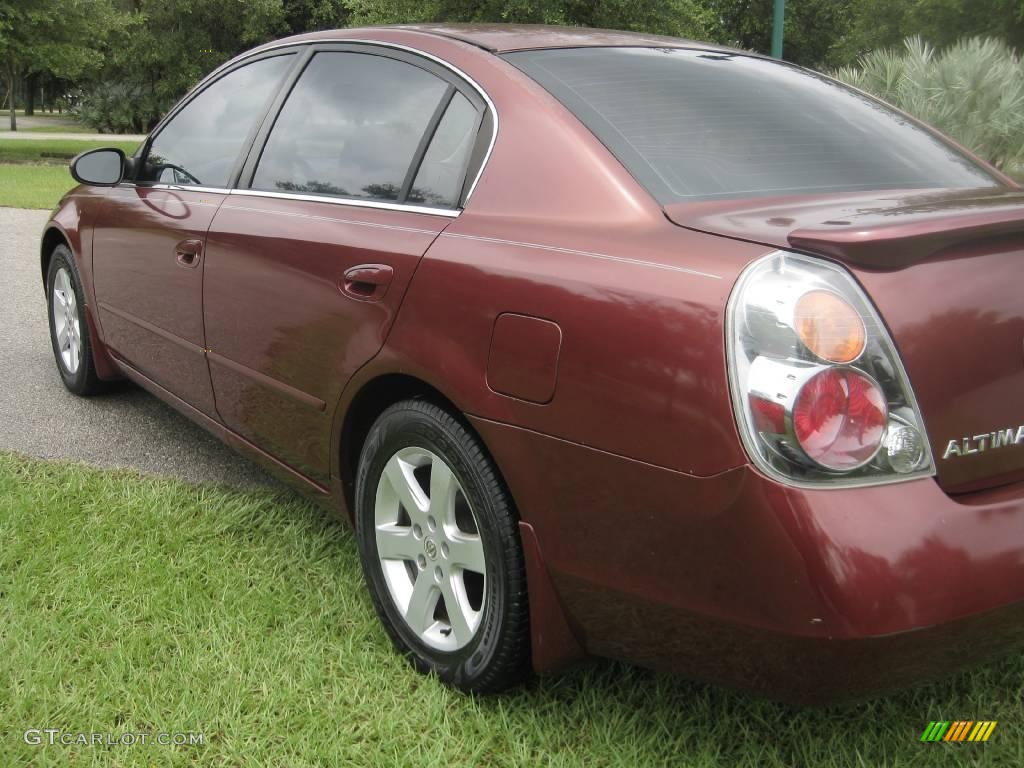 2002 Altima 2.5 S - Nouveau Ruby / Charcoal Black photo #9