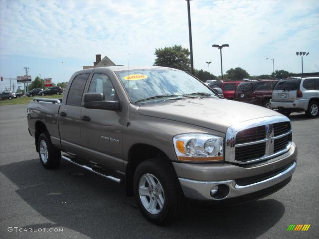 2006 Ram 1500 SLT Quad Cab 4x4 - Light Khaki Metallic / Khaki Beige photo #7