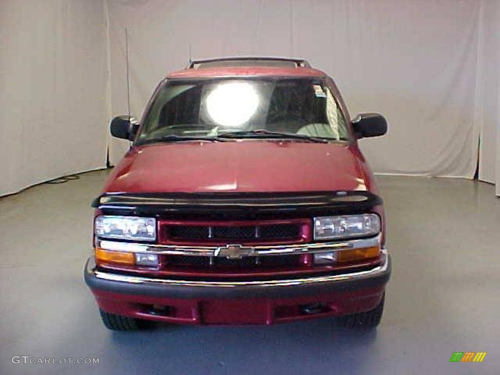 2001 Blazer LT 4x4 - Majestic Red Metallic / Graphite photo #2