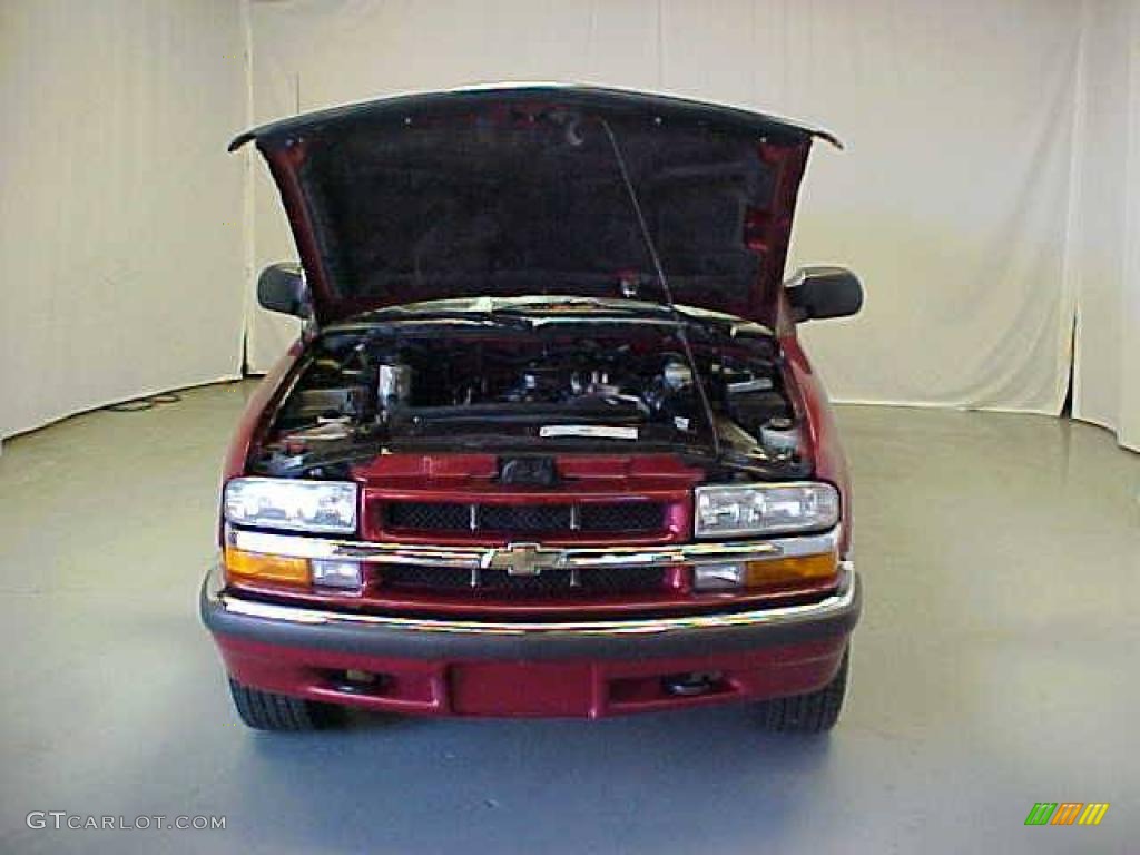 2001 Blazer LT 4x4 - Majestic Red Metallic / Graphite photo #6