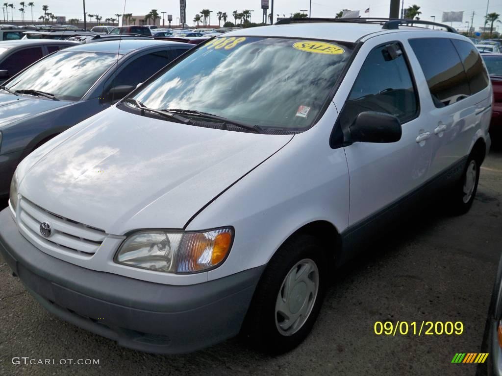 2001 Sienna LE - Super White / Oak photo #1