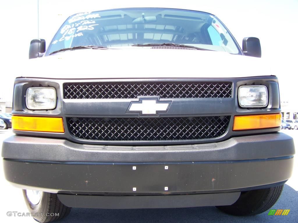 2009 Express 2500 Cargo Van - Summit White / Medium Pewter photo #2