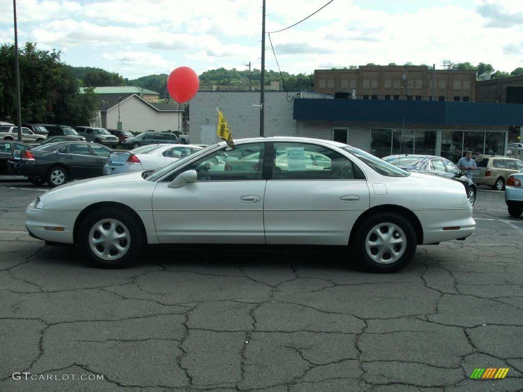 1996 Aurora 4.0 - Bright White / Dark Gray photo #5