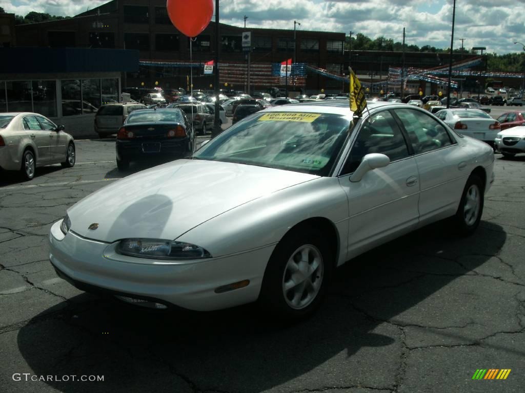 1996 Aurora 4.0 - Bright White / Dark Gray photo #16