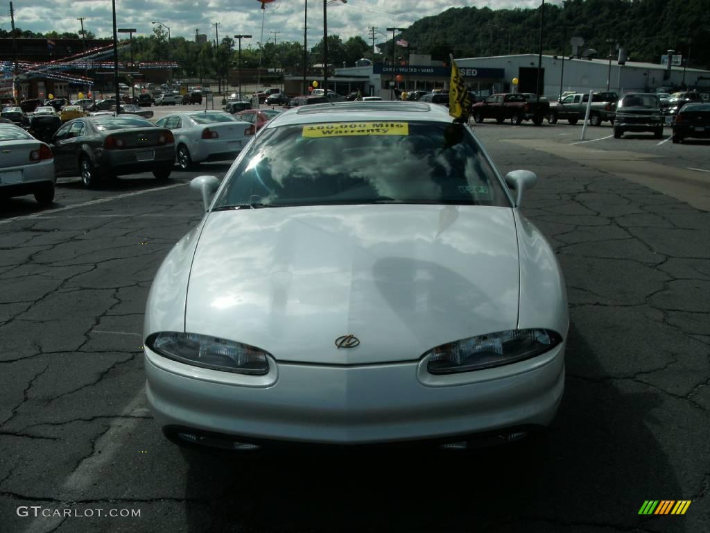 1996 Aurora 4.0 - Bright White / Dark Gray photo #17