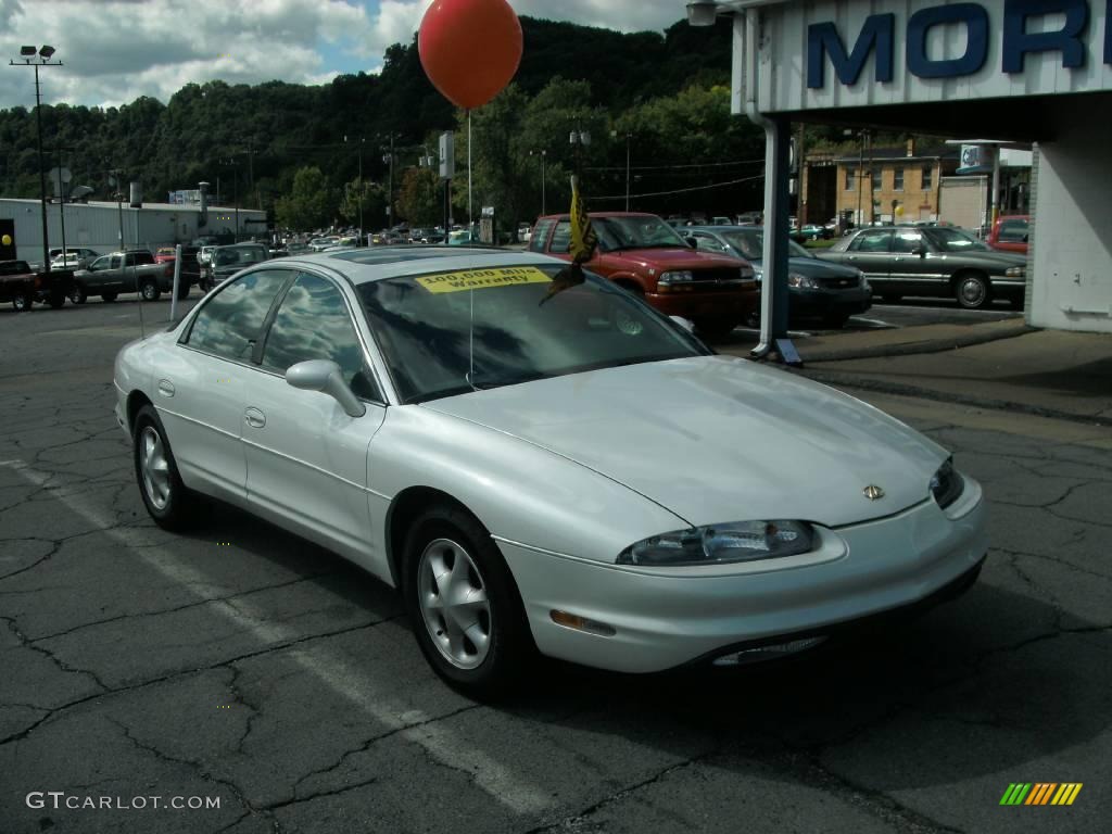 1996 Aurora 4.0 - Bright White / Dark Gray photo #18