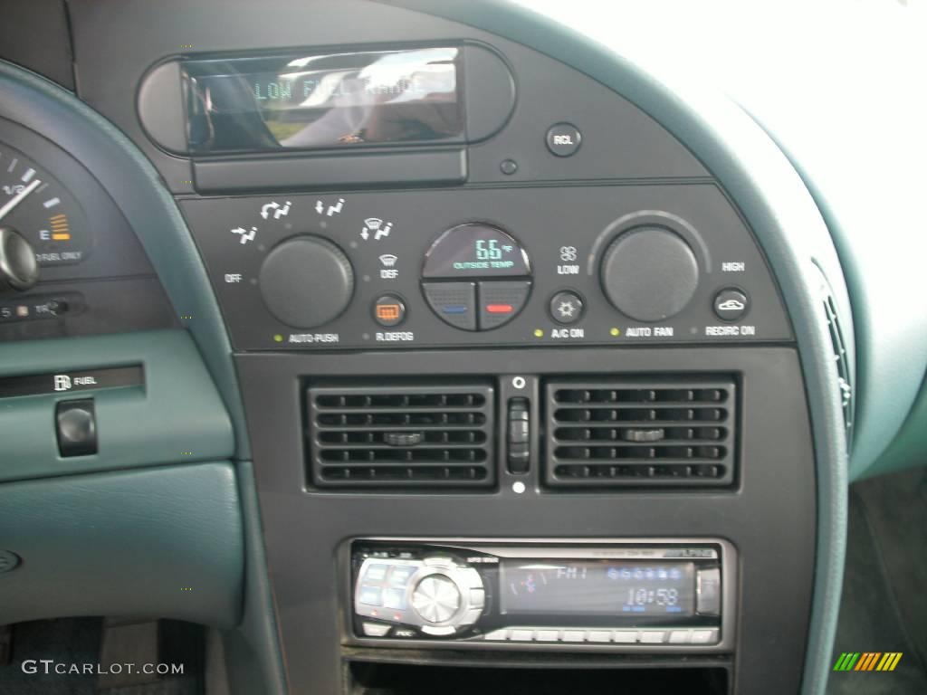 1996 Aurora 4.0 - Bright White / Dark Gray photo #22