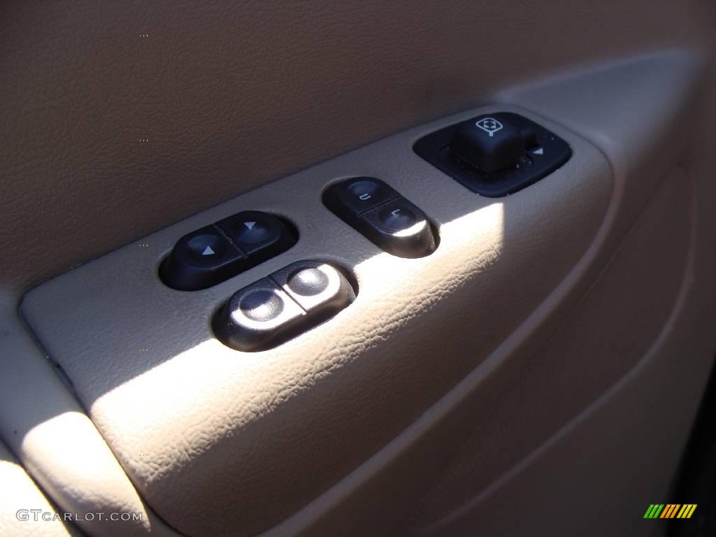 2003 E Series Van E150 Passenger - Estate Green Metallic / Medium Pebble photo #7