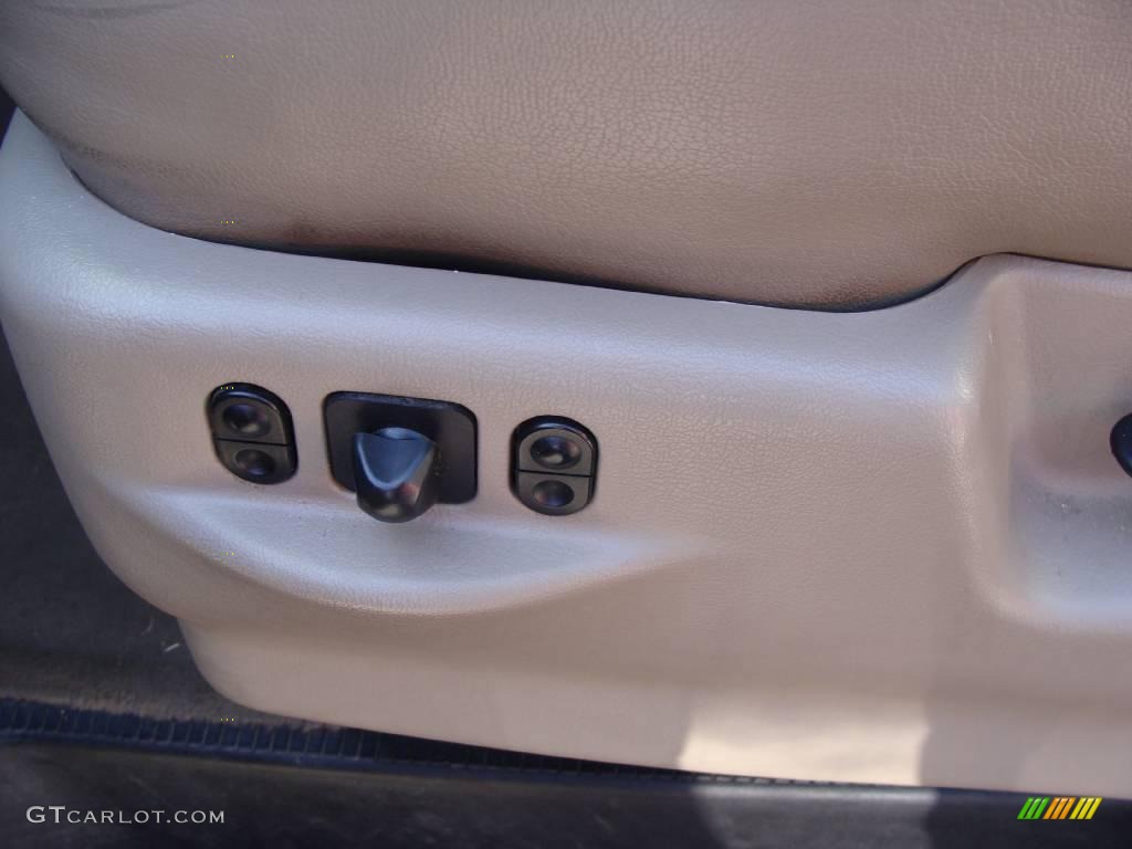 2003 E Series Van E150 Passenger - Estate Green Metallic / Medium Pebble photo #9