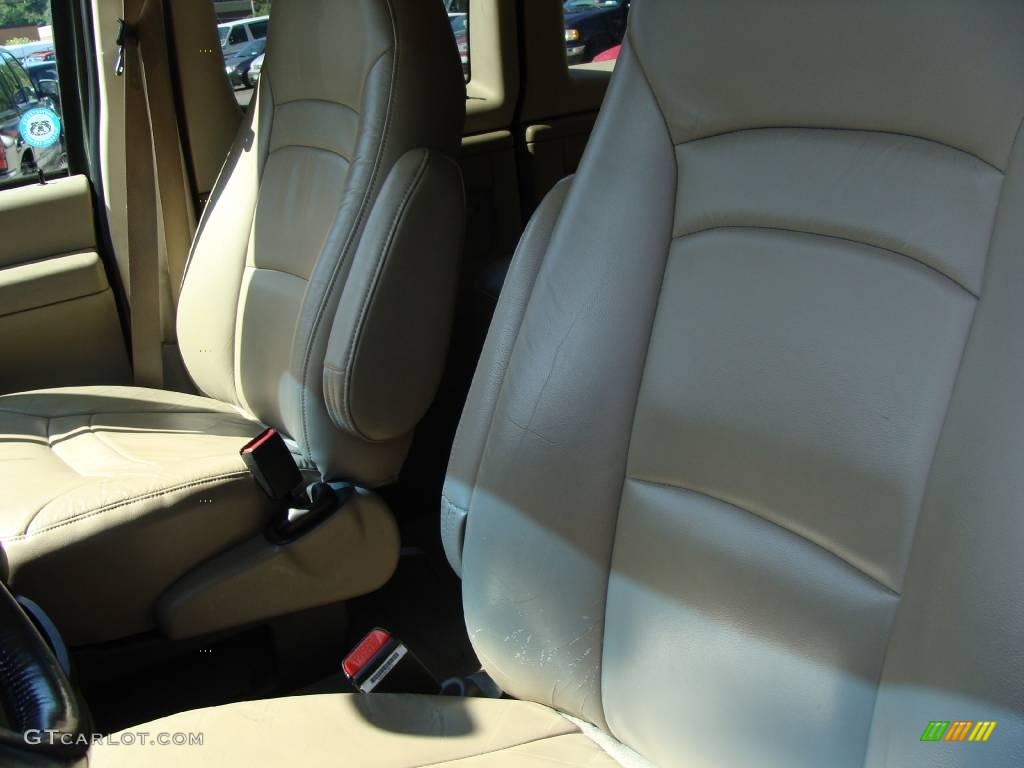 2003 E Series Van E150 Passenger - Estate Green Metallic / Medium Pebble photo #10