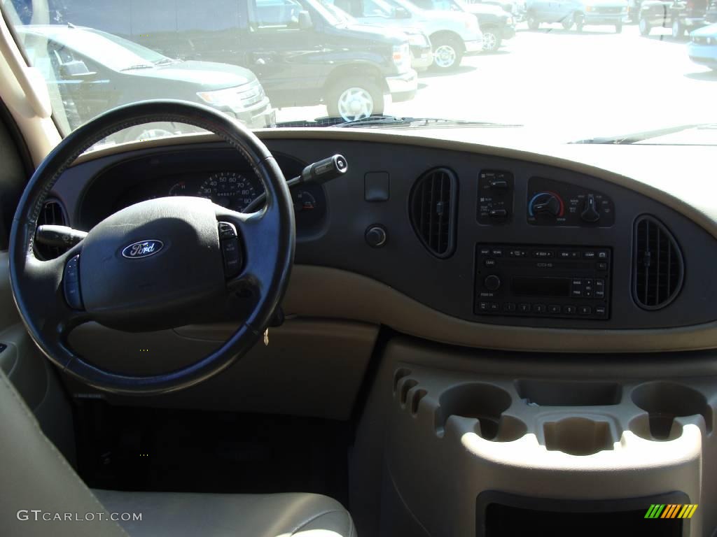 2003 E Series Van E150 Passenger - Estate Green Metallic / Medium Pebble photo #17