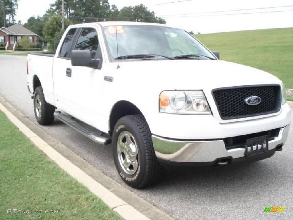 2005 F150 XLT SuperCab 4x4 - Oxford White / Medium Flint Grey photo #4