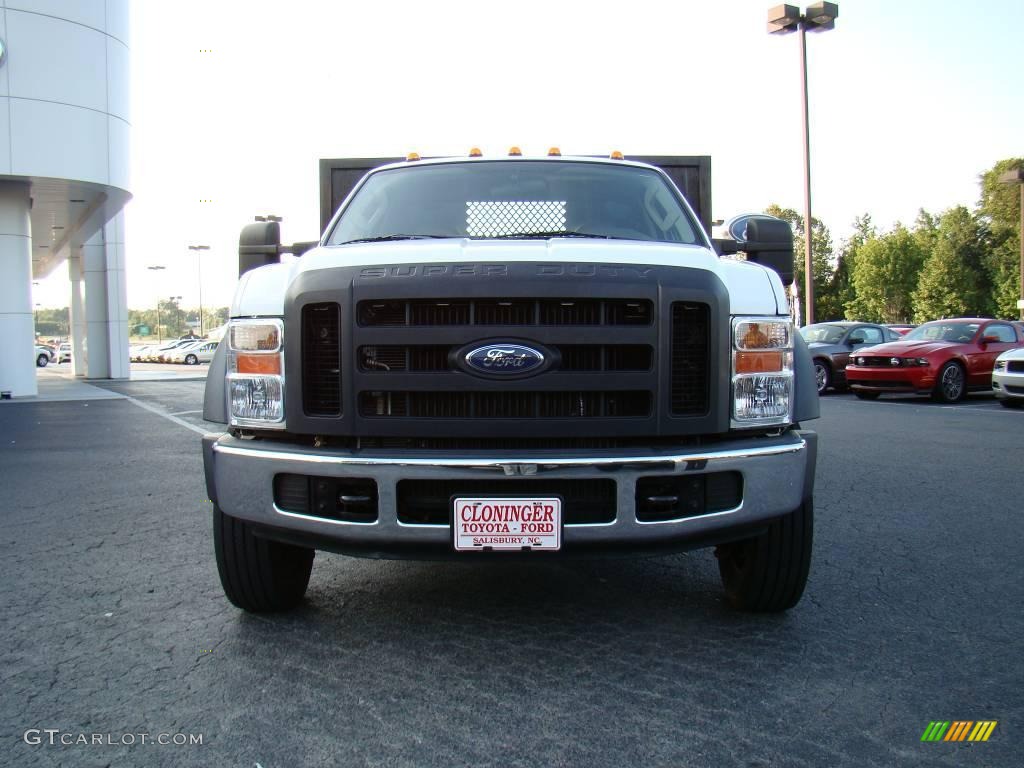 2008 F450 Super Duty XL Regular Cab Chassis Stake Truck - Oxford White / Tan photo #7