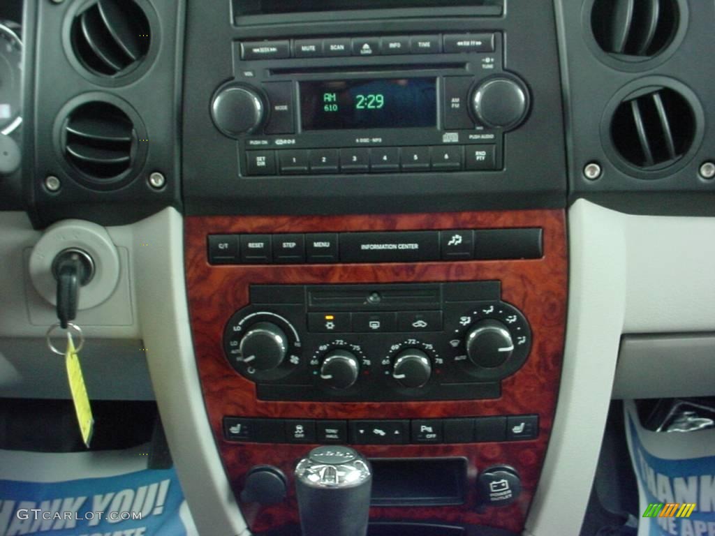 2006 Commander Limited - Midnight Blue Pearl / Saddle Brown photo #18