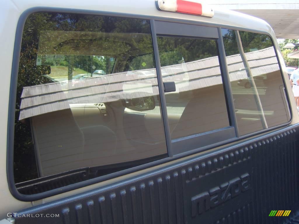 1999 B-Series Truck B3000 SE Extended Cab 4x4 - Harvest Gold Metallic / Tan photo #24