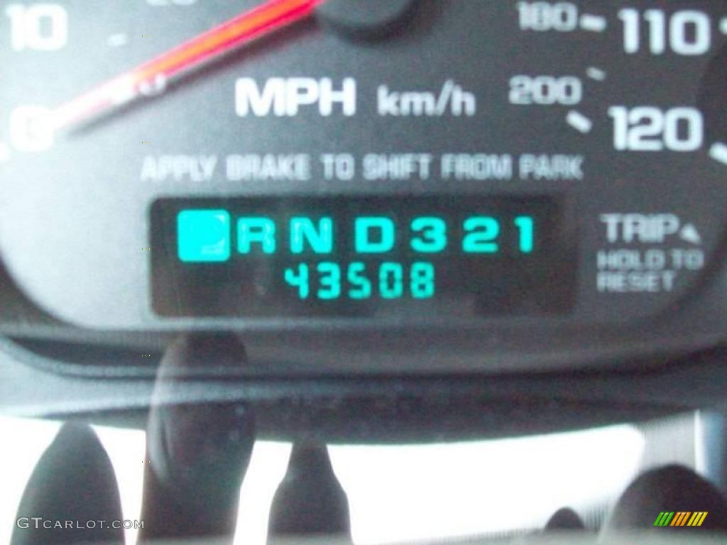 2005 Impala LS - Medium Gray Metallic / Medium Gray photo #17