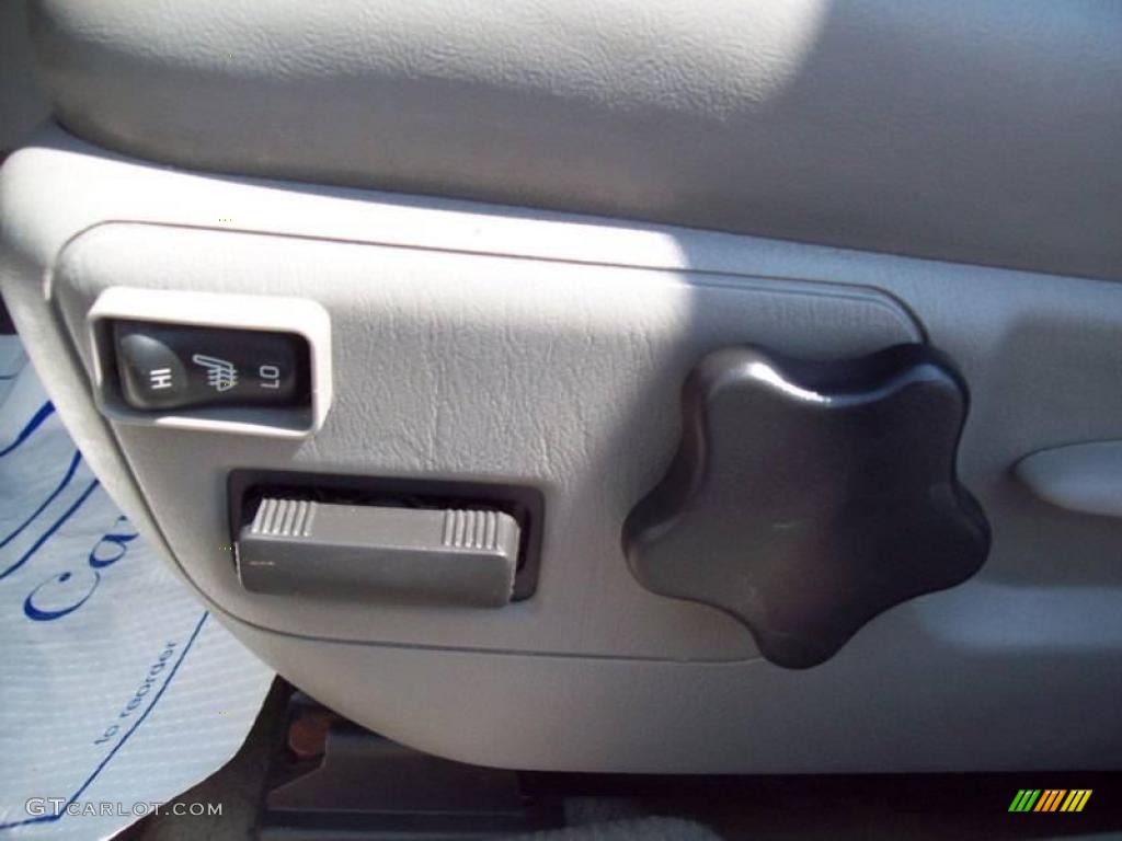 2005 Impala LS - Medium Gray Metallic / Medium Gray photo #23