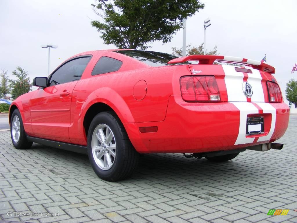 2006 Mustang V6 Deluxe Coupe - Torch Red / Light Parchment photo #3