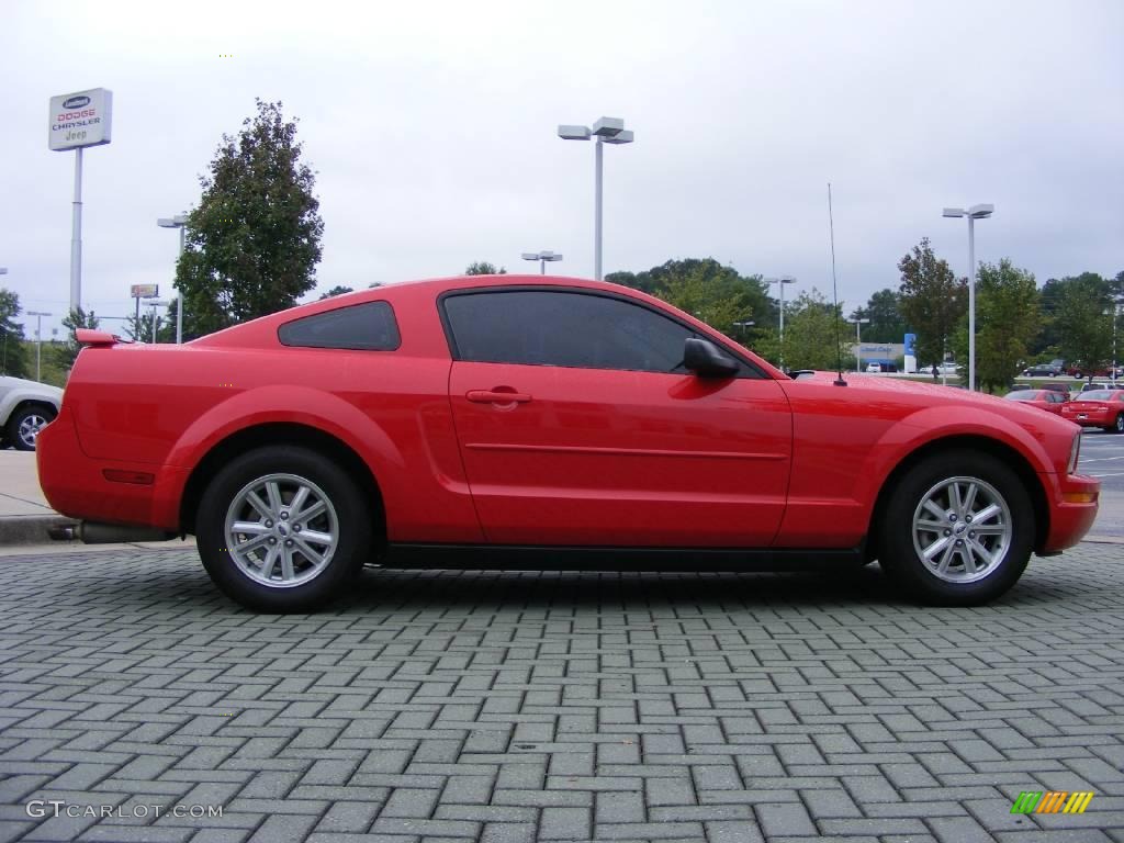 2006 Mustang V6 Deluxe Coupe - Torch Red / Light Parchment photo #6
